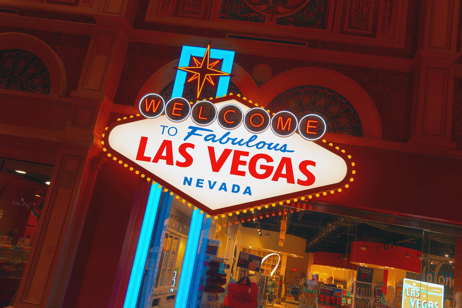 Bem-vindo à réplica de placas fabulosas de Las Vegas dentro da loja de souvenirs na Las Vegas Strip, Nevada, EUA