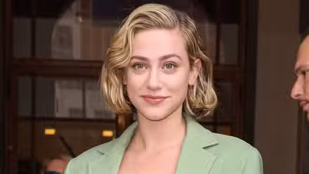 Lili-Reinhart-on-The-Love-Hypothesis