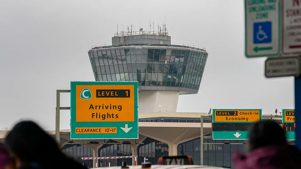 Airline expert explains how New Jersey fiber cut disrupted Northeast flights