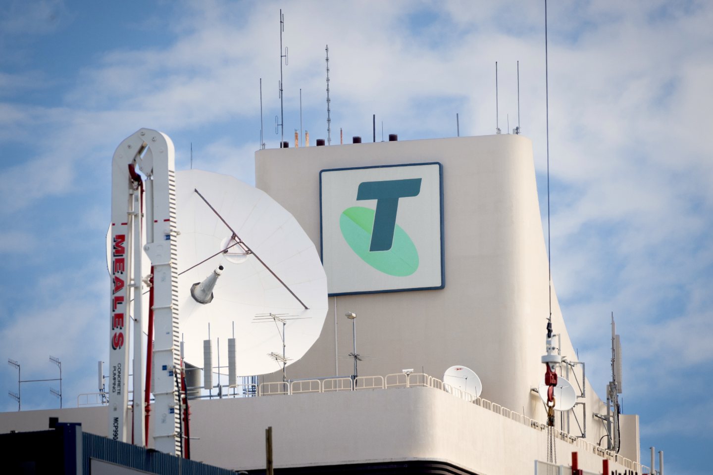 Report slams Telstra's staff levels, neglected network