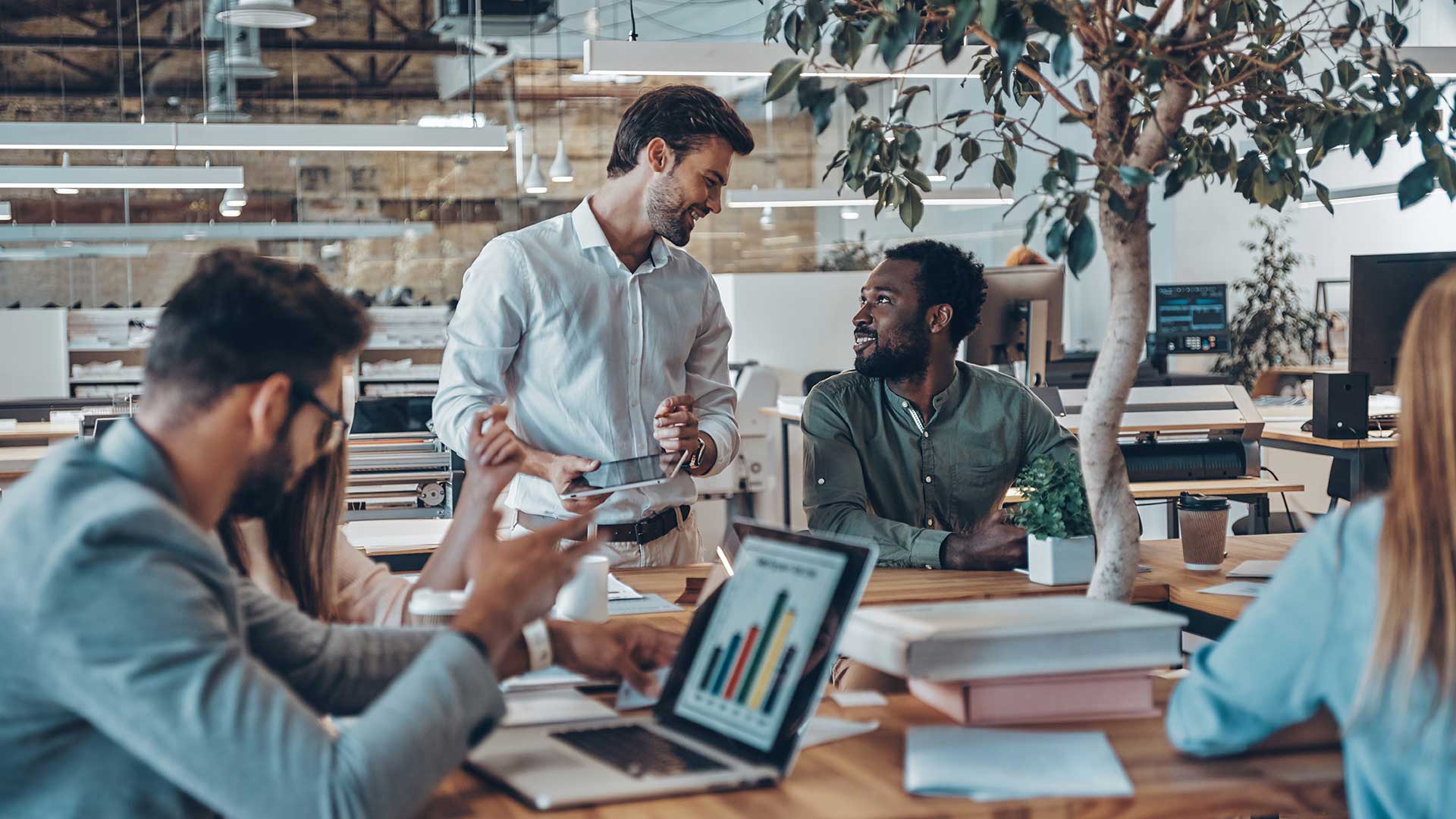 The Role of Digital Communication Tools in Modern Corporate Training