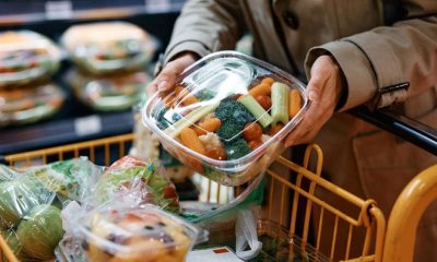 When Does a Clear Product Window Improve Consumer Buying Decisions?
