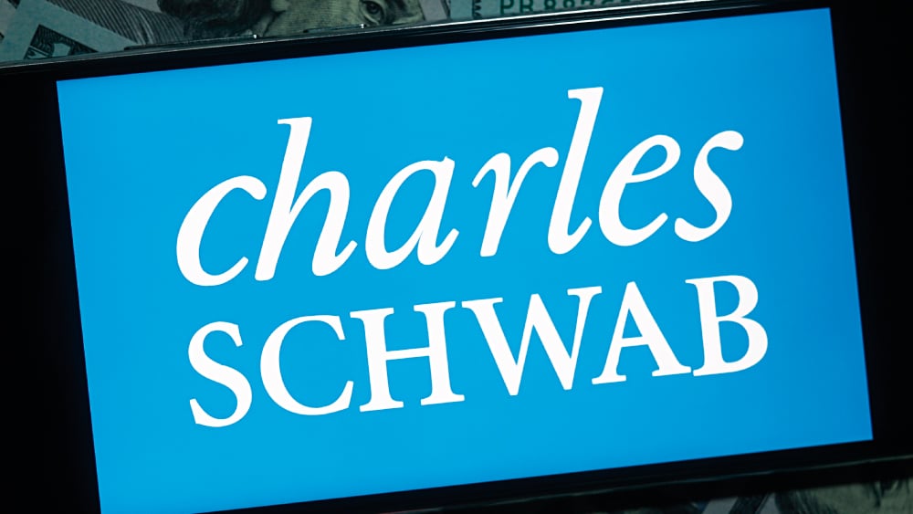 Schwab Stock, Robinhood In Or Near Buy Zones But Interactive Brokers Triggers Sell
