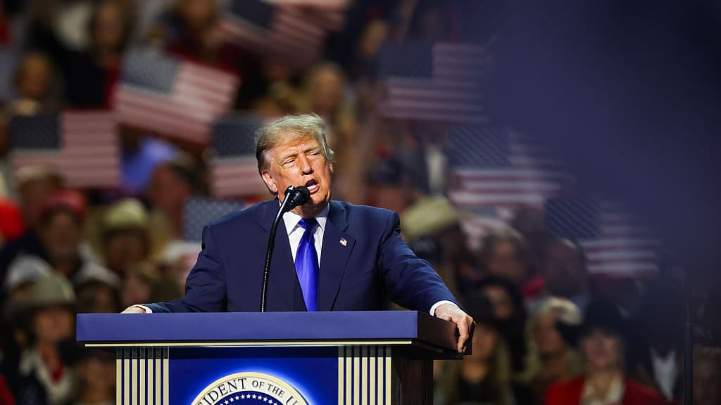 Trump Announces $5,000 Dividend if Republicans Win Midterms