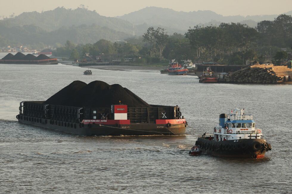 Indonesia sticks to coal to power rapid aluminum expansion