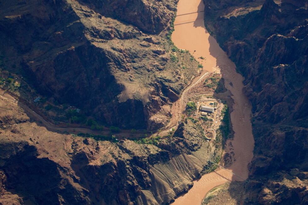 Downpour transforms Grand Canyon into a dramatic scene