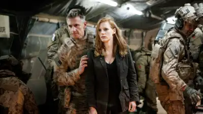 Christopher Stanley, Jessica Chastain, Alex Corbet Burcher in Zero Dark Thirty