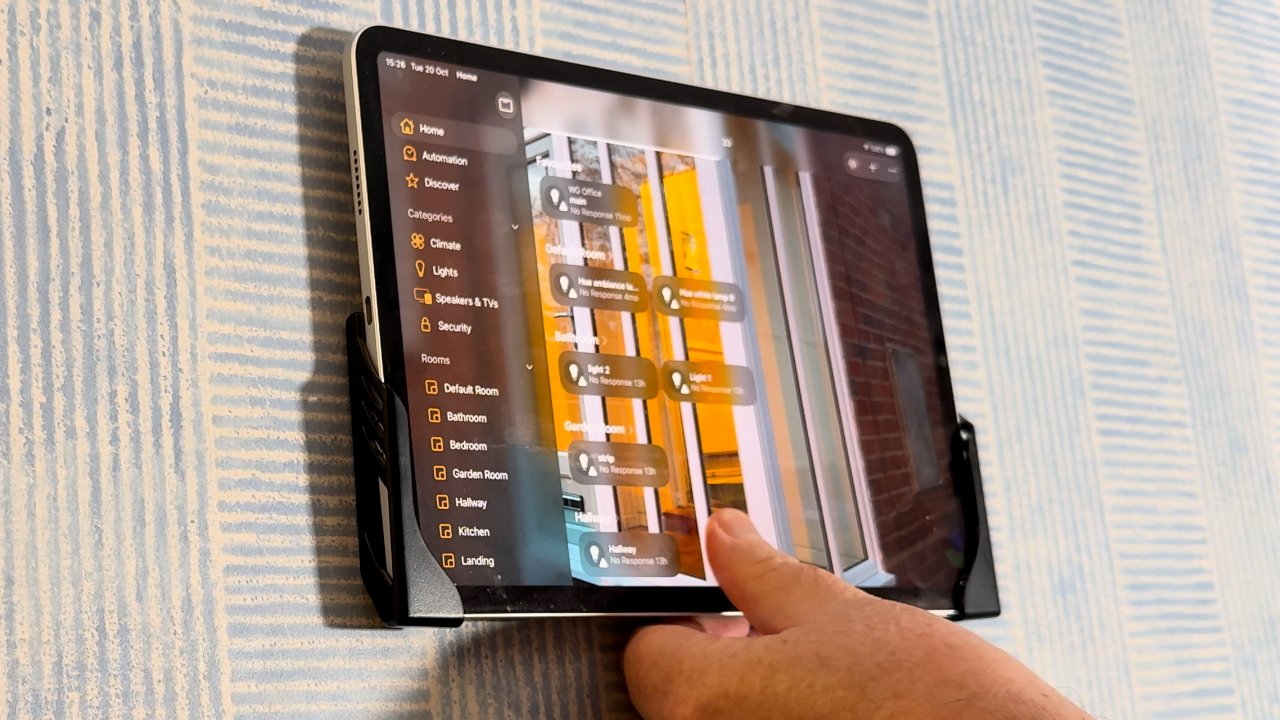 69370 146493 000 lead iPad wall