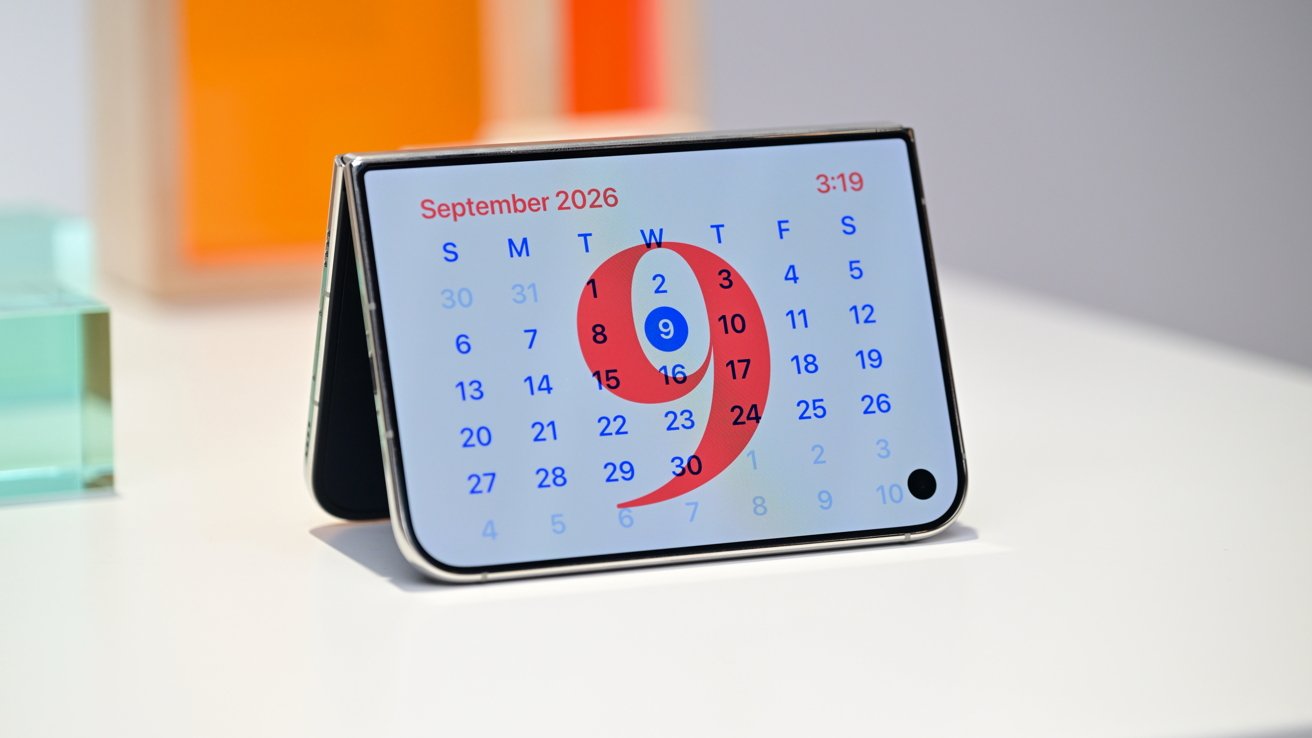 69426 146371 iPhone Duo StandBy calendar