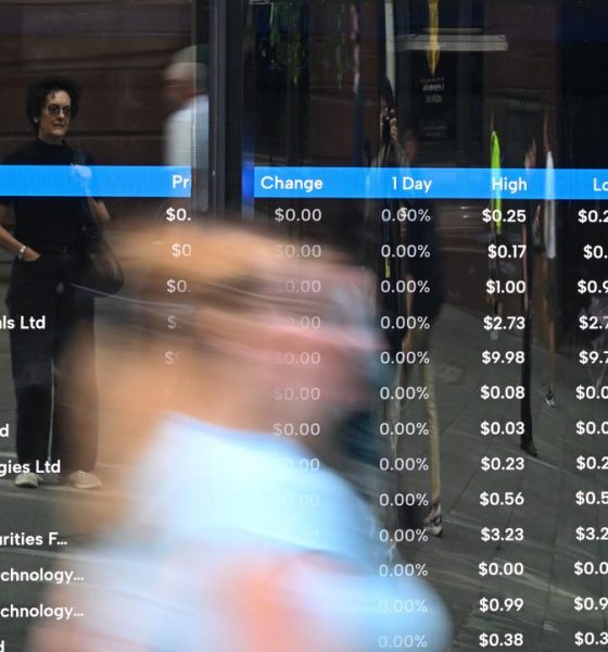 Australian shares advance as banks, miners rally