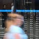 Australian shares advance as banks, miners rally